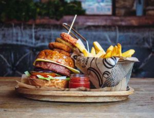 Beyond vege cheesburger, baziran na proteinima graška i pirinča.